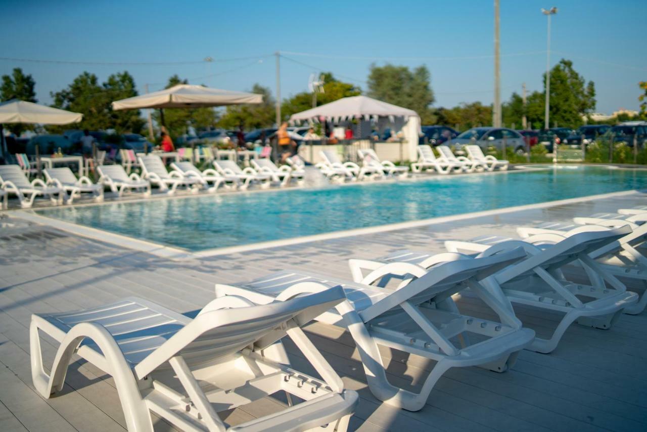 Ciccio Hotel Misano Adriatico Bagian luar foto